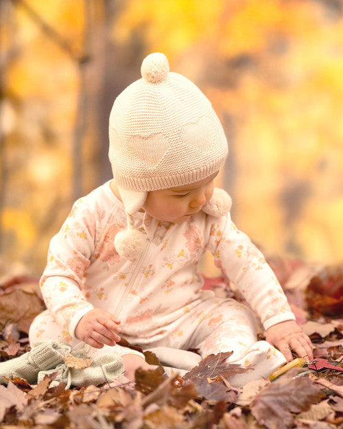 Toshi organic earmuff heart - feather in cream