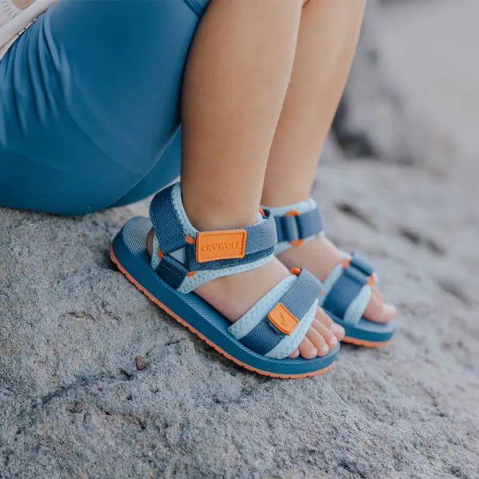 Crywolf beach sandal in navy pop