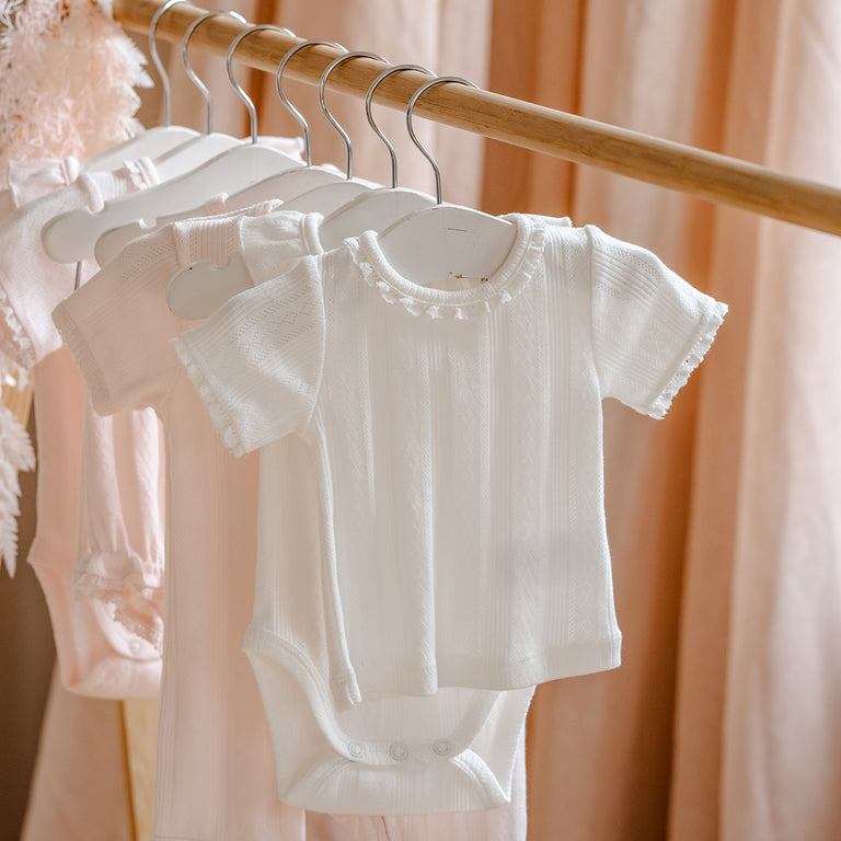 Bebe Pointelle ss t shirt cloud in off white
