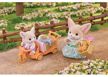 Sylvanian Families sunny picnic set Fenix fox and baby