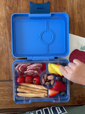 Yumbox snack 3 compartments true blue rocket w/ stars space tray