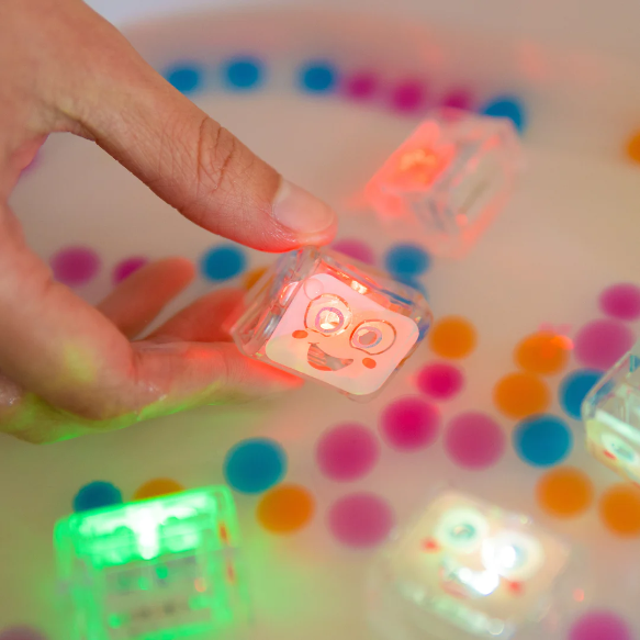 Glo Pals Light Up Cubes - Sammy Red