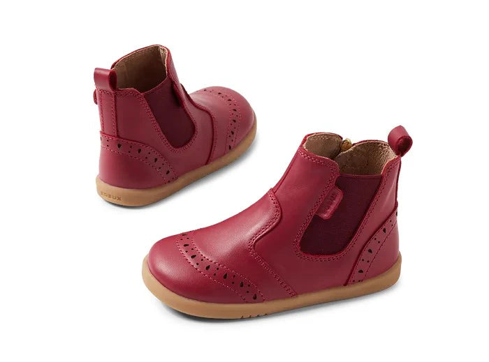 Bobux Iwalk Billie boots in Lilas red