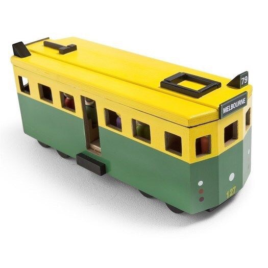 melbourne-tram-in-green