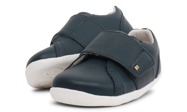 step-up-boston-trainer--in-navy